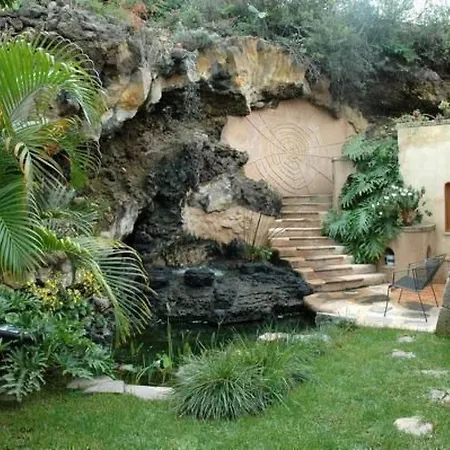 In Mit Terrasse- Gemeinsamem Pool Und Garten By Interhome *