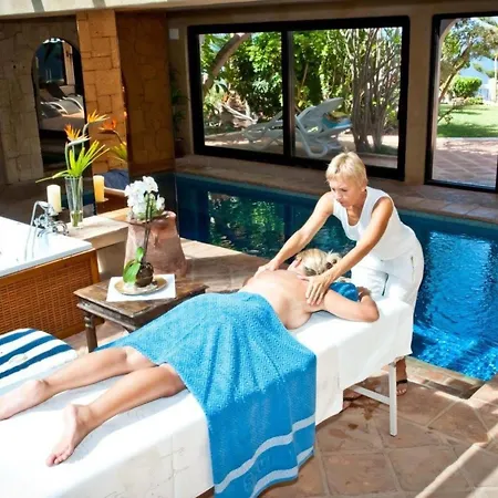 In Mit Terrasse- Gemeinsamem Pool Und Garten By Interhome